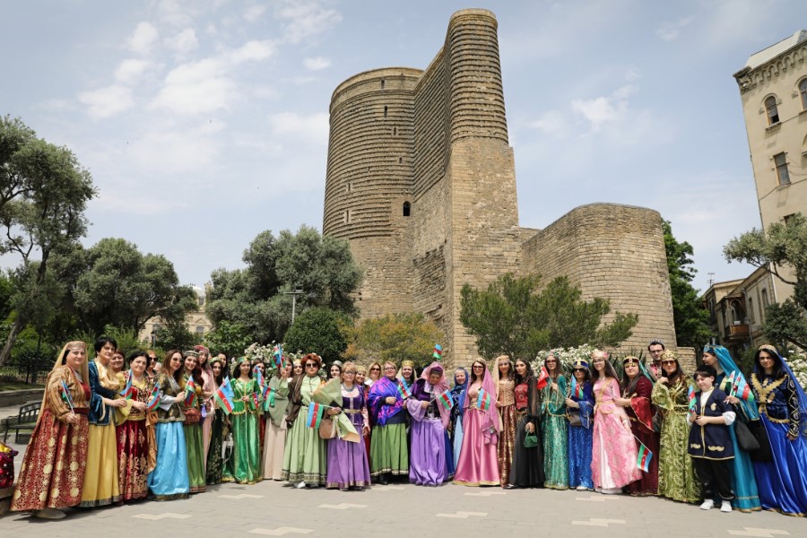 "Milli geyimdə gəzinti" – Mədəni irsimizi yaşadan addımlar -FOTOLAR