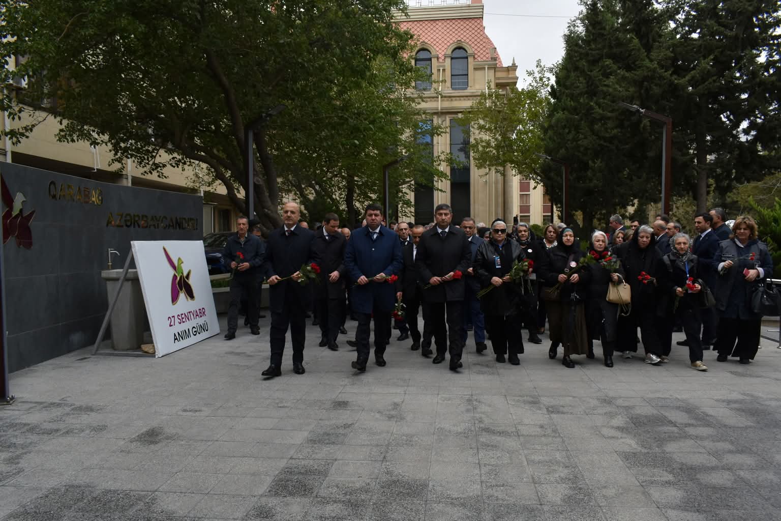 Yasamal rayon ictimaiyyəti 27 sentyabr – Anım günündə şəhidləri yad edib