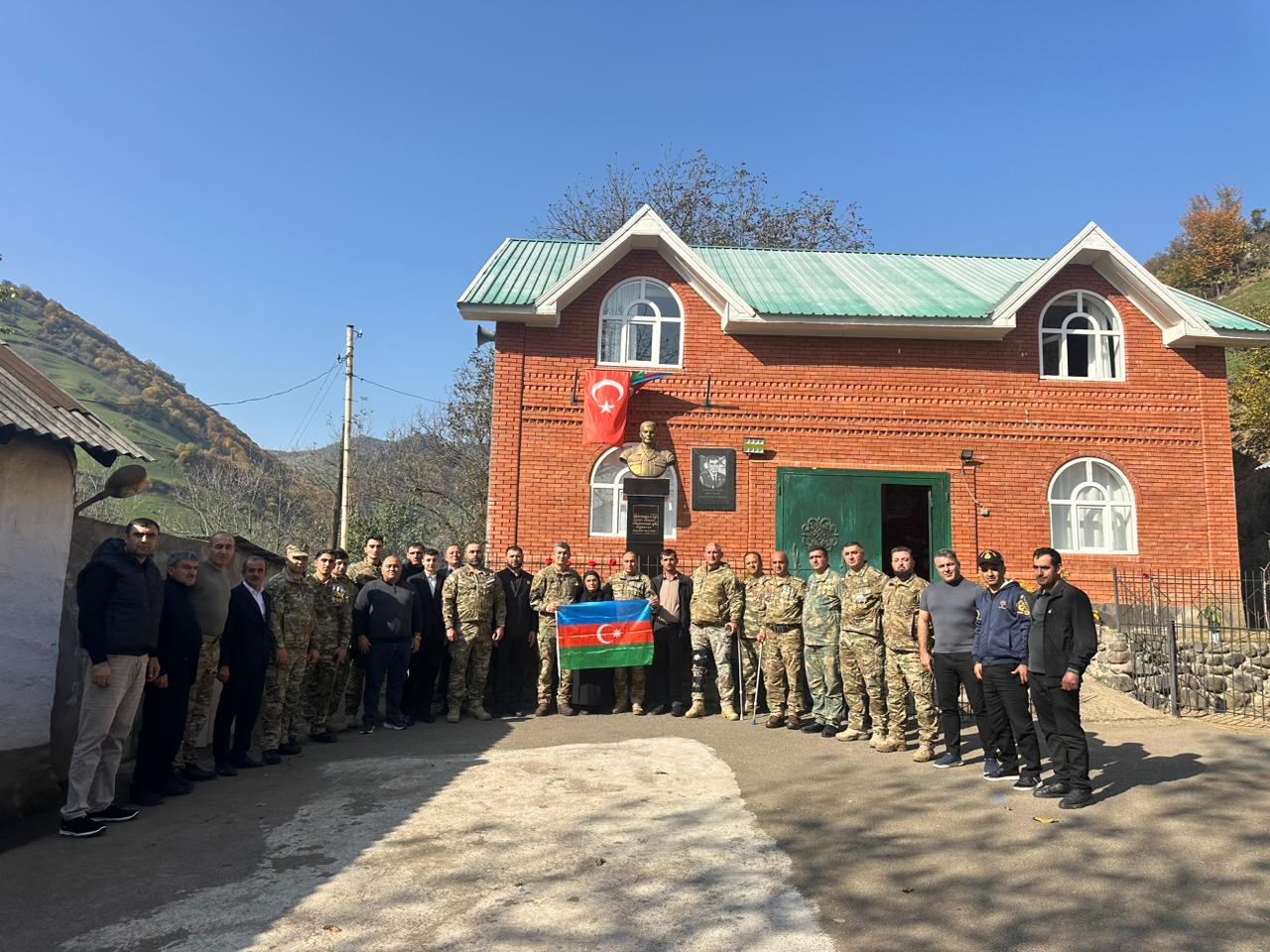 Xüsusi Təyinatlı Qüvvələrin qaziləri, Milli Qəhrəman Pəncəli Teymurovun anasını ziyarət edib, qurban kəsdilər- FOTO