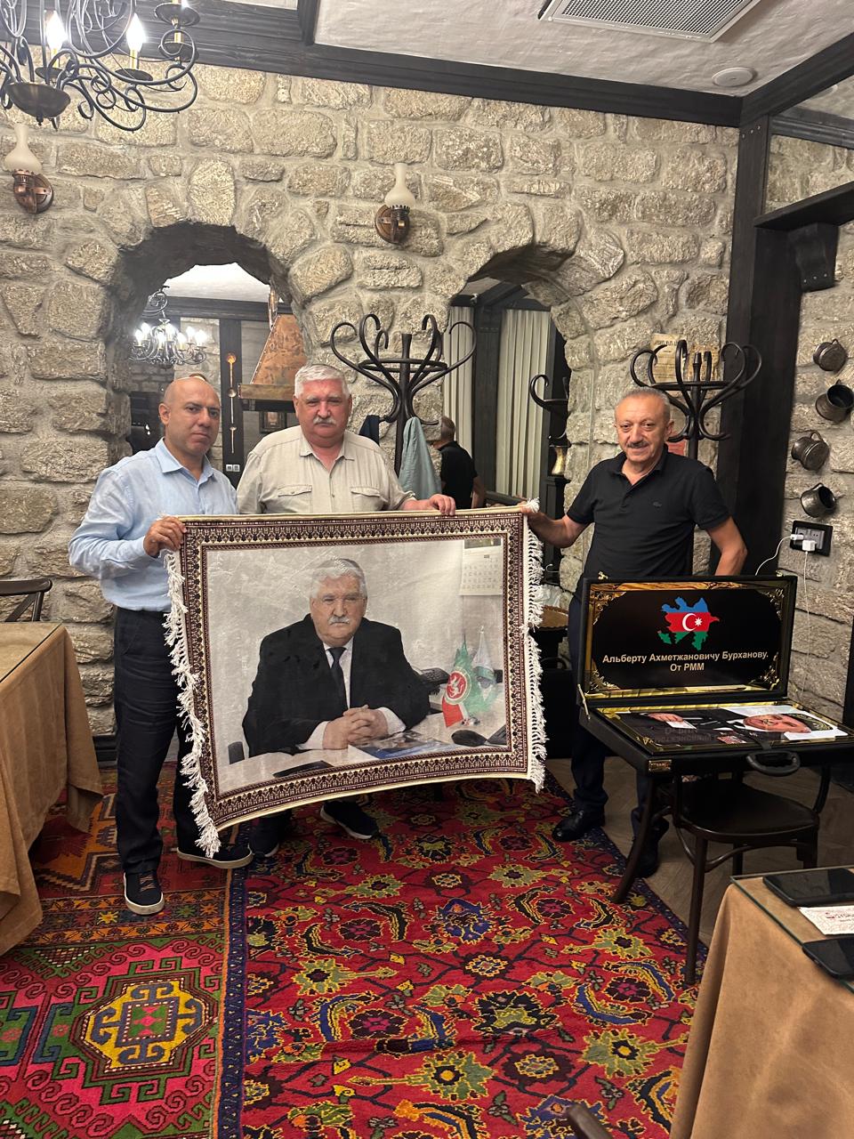 Tanınmış tatar alimi Albert Burhanov Bakıda mükafatlandırılıb
