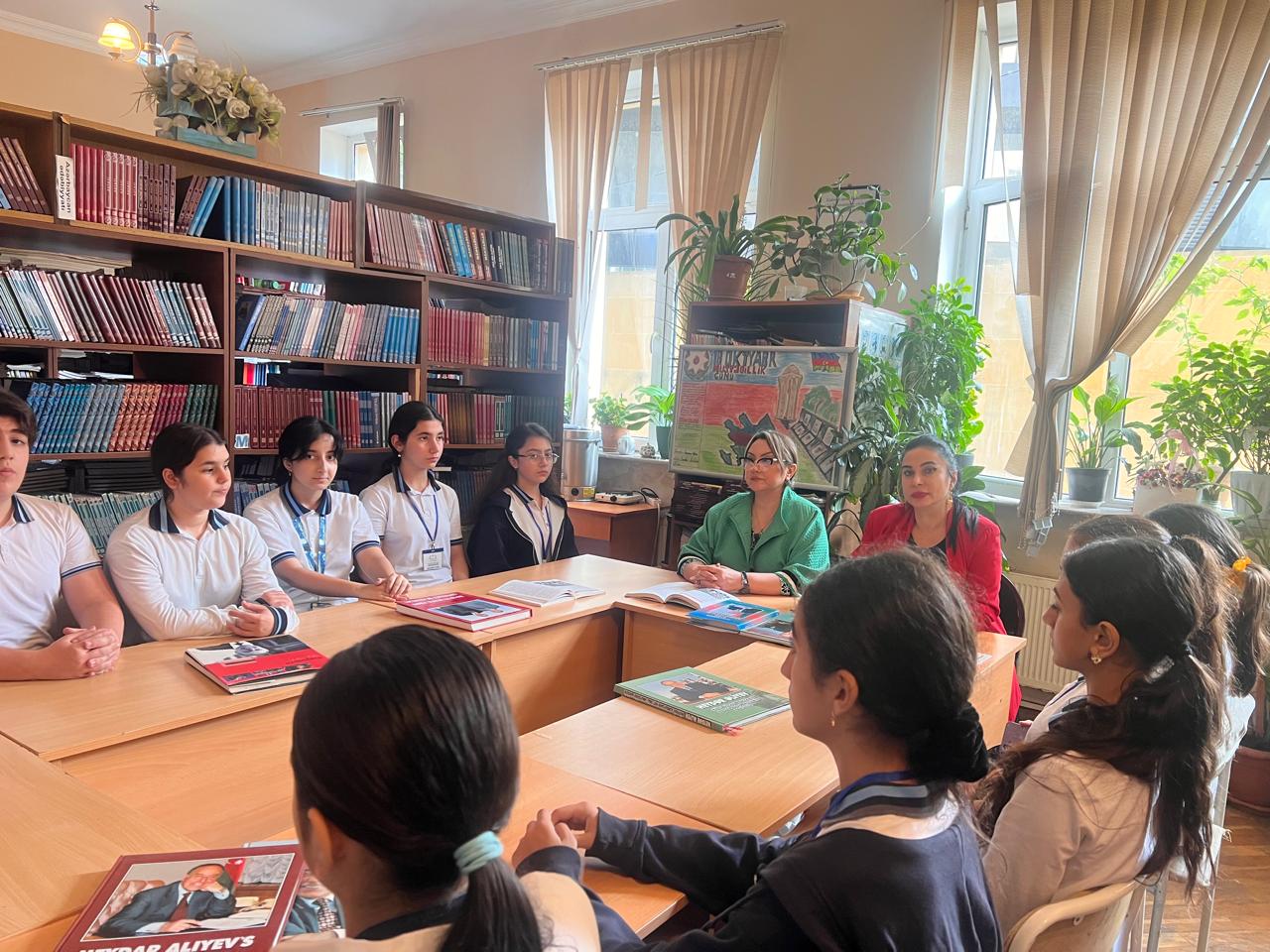 225 saylı tam orta məktəbdə 18 Oktyabr &ndash; Müstəqilliyin Bərpası Günü qeyd olunub