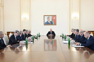 Prezident nəqliyyat məsələləri ilə bağlı müşavirə keçirdi- Fotolar - Yenilənib