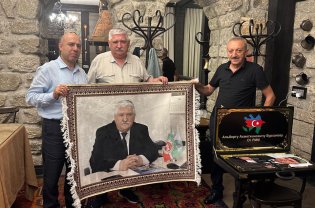 Tanınmış tatar alimi Albert Burhanov Bakıda mükafatlandırılıb
