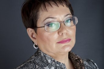 Kitablar səltənəti: Xalq yazıçısı Elmira Axundova