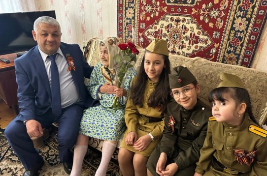Leninoqorskdakı “BİRLİK” təşkilatı Qələbənin 80-ci ildönümü şərəfinə veteranları təbrik edib