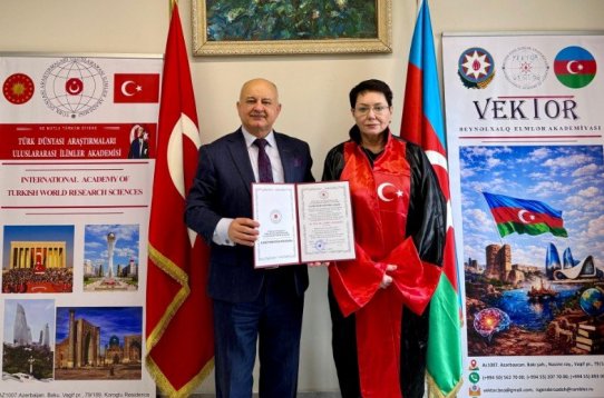 Azərbaycanın Xalq yazıçısı fəxri professor seçildi